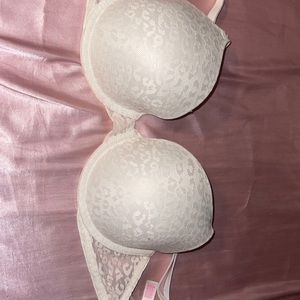 White victors secret bra 32DD